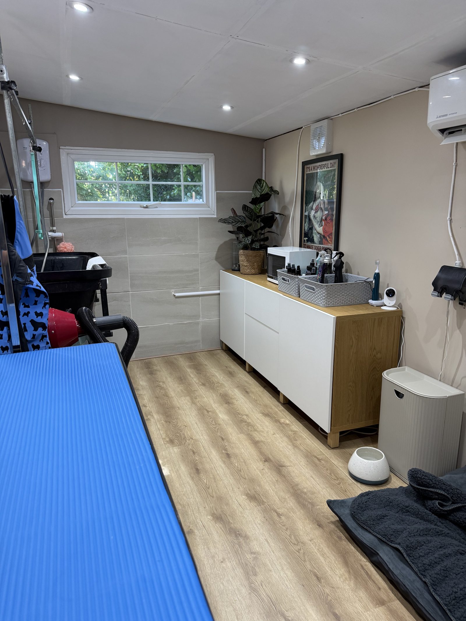 The quiet grooming studio interior with the grooming table ready